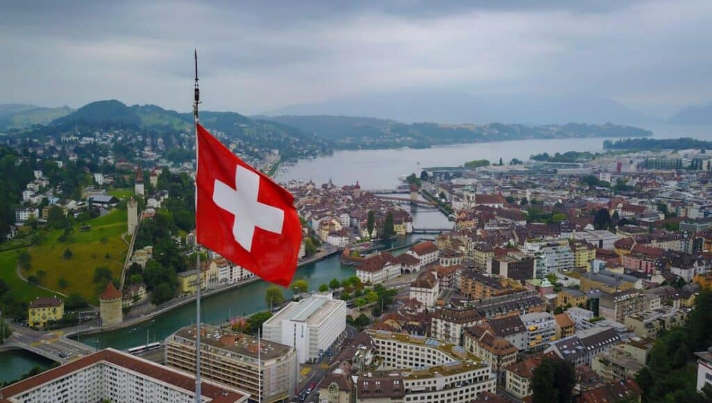 Switzerland বিশ্বের অন্যতম শান্তিপূর্ণ দেশ হিসেবে পরিচিত